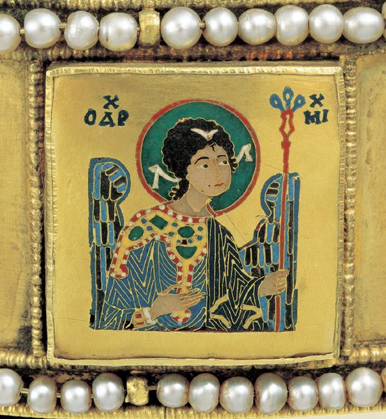 szent mihály a koronán